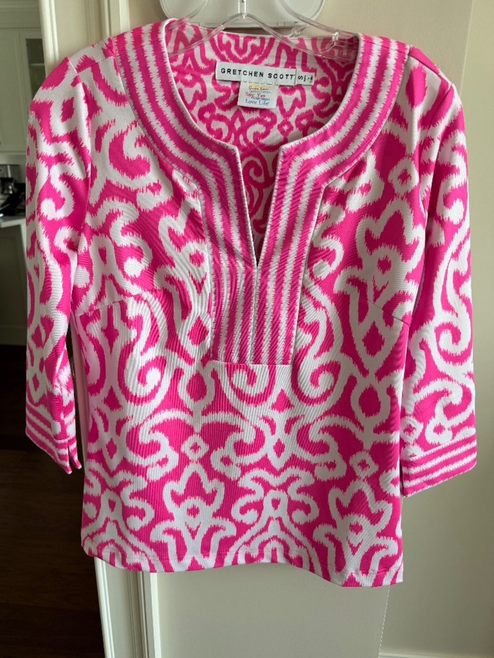 Gretchen Scott XS top with vibrant pink and white